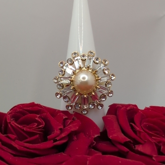 J. Crew Silver Pearl Ring with Sparkling Stones Size 4.5 - Picture 5 of 9